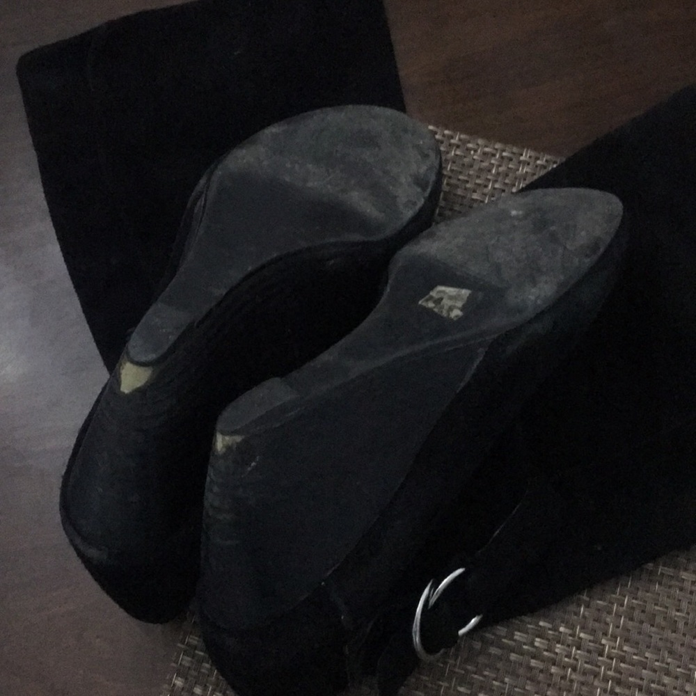 Shoes - Picture 3 of 6